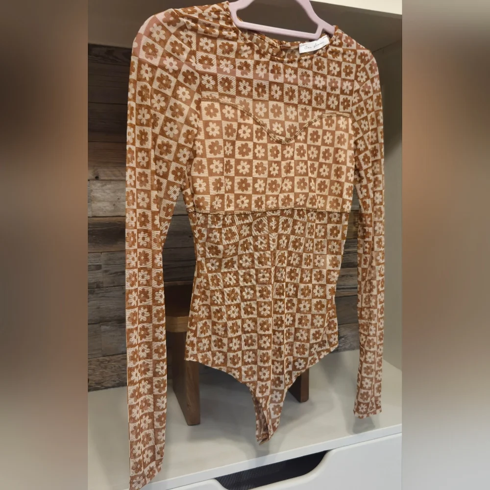 Ces Femme Mocha Foral Print Long Sleeve See-through Fitted Bodysuit
